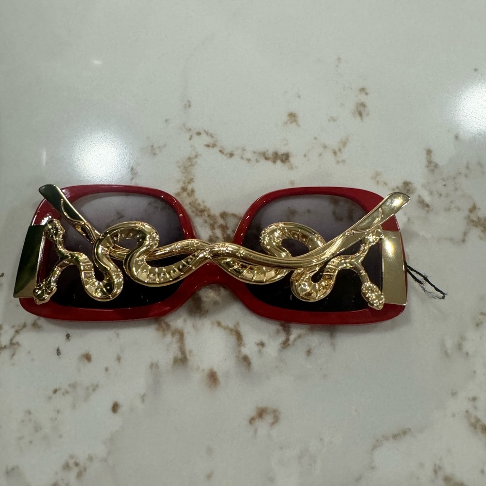 Red Oversized Sunglasses - Picture 6 of 6